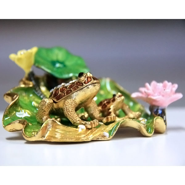 Jewelry Gift Box Frogs on Lotus Leaves Gilt Jewelry Gift Box with Fine Crystals