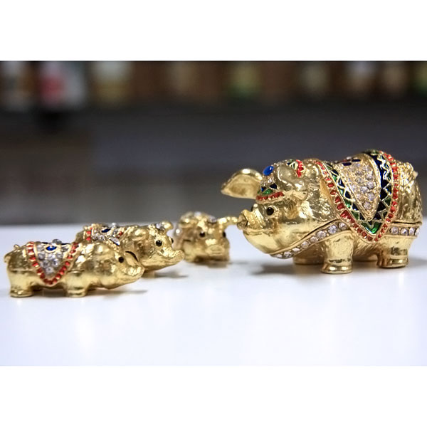 Jewelry Gift Box Pig Family Gilt Jewelry Gift Box with Fine Crystals